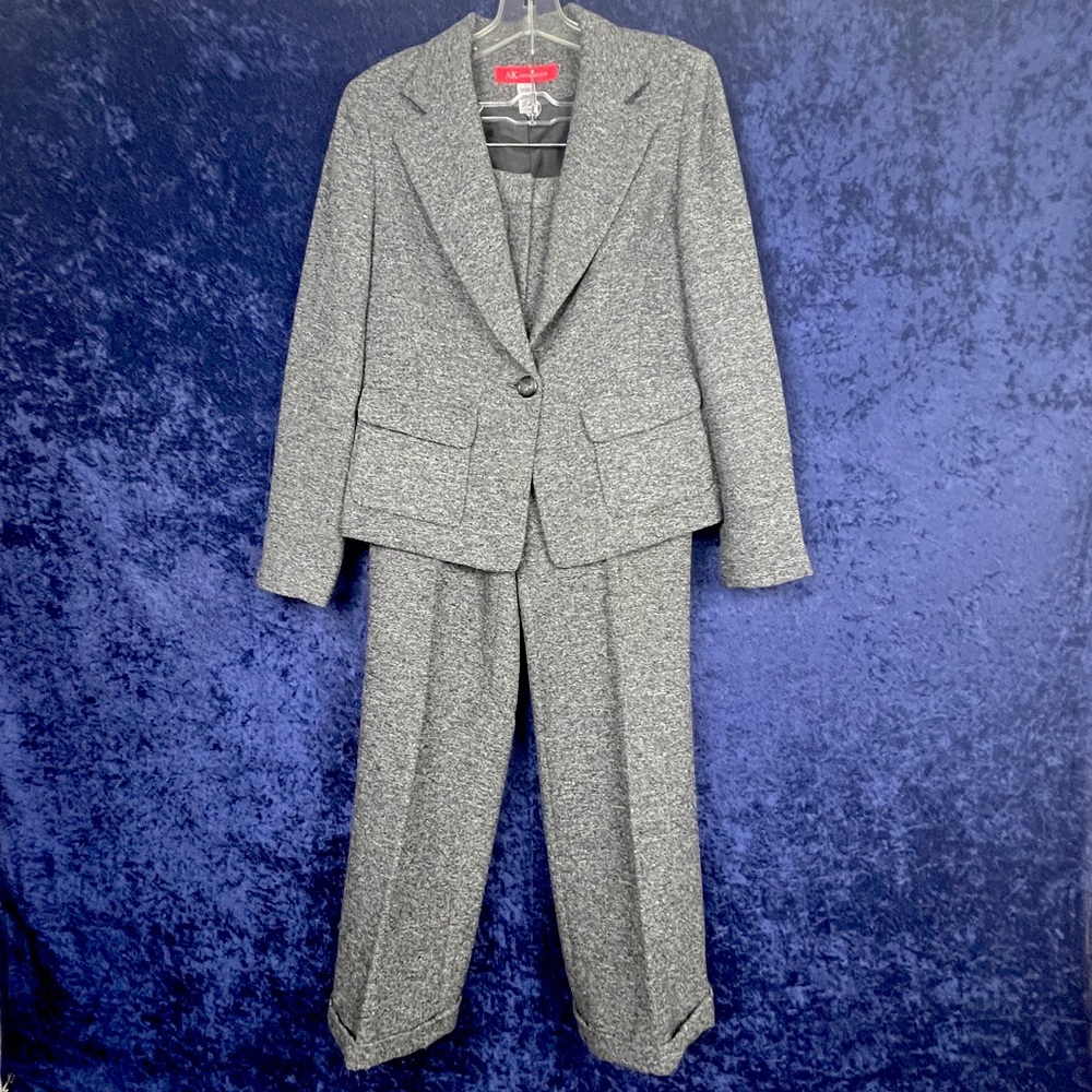 Anne Klein Classic Grey Suit, Jacket size 8, trousers size 4.